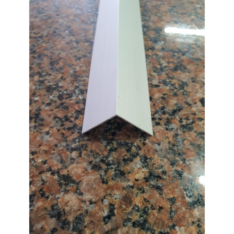 Декоративний алюмінієвий Куточок 30х30х1,0 срібло довжина 3м