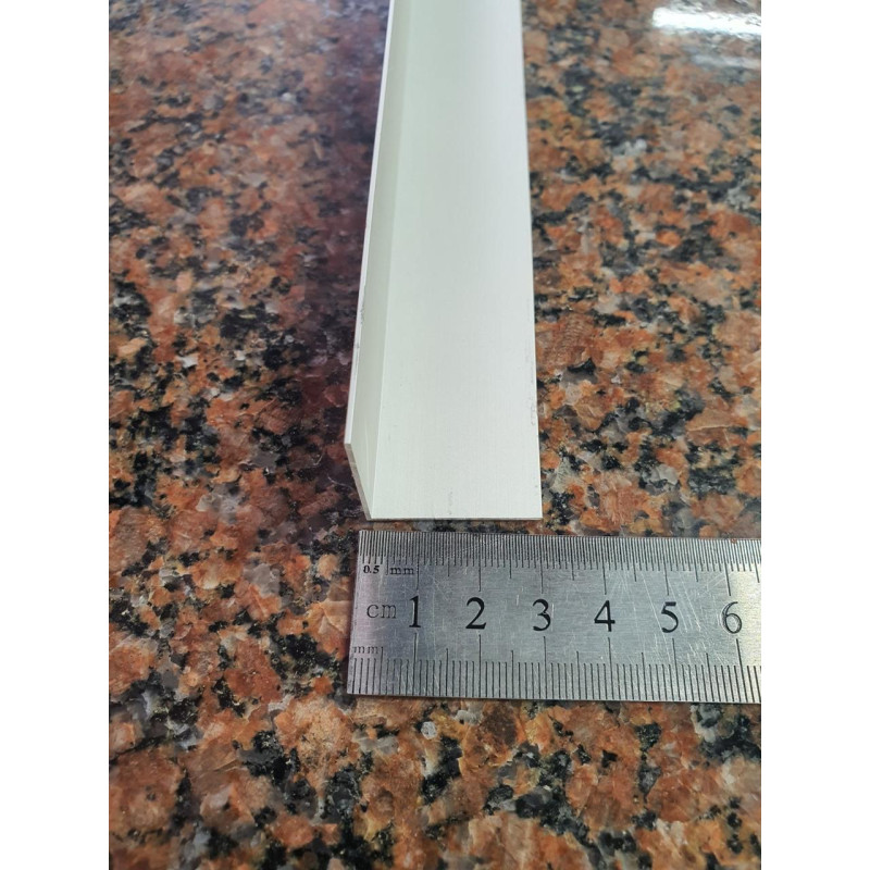 Декоративний алюмінієвий Куточок 30х30х1,0 срібло довжина 3м