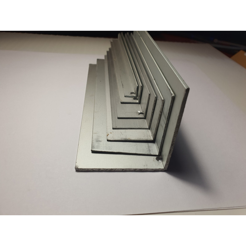 Декоративний алюмінієвий Куточок 10х10х1,0мм срібло 3,0м