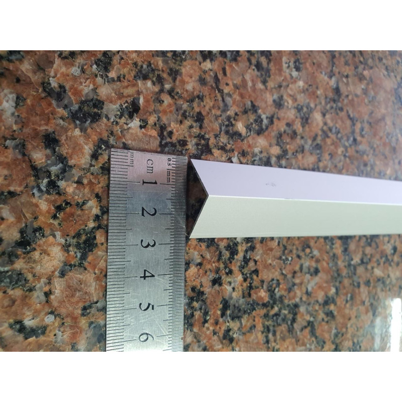 Декоративний алюмінієвий Куточок 20х20х1,0 срібло 3м