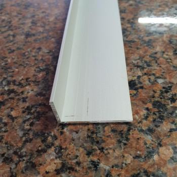 Декоративний алюмінієвий Куточок 40х20х2,0 срібло, довжина 3м