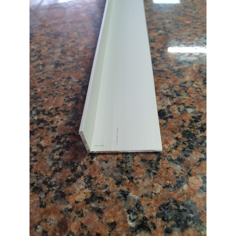 Декоративний алюмінієвий Куточок 40х20х2,0 срібло, довжина 3м