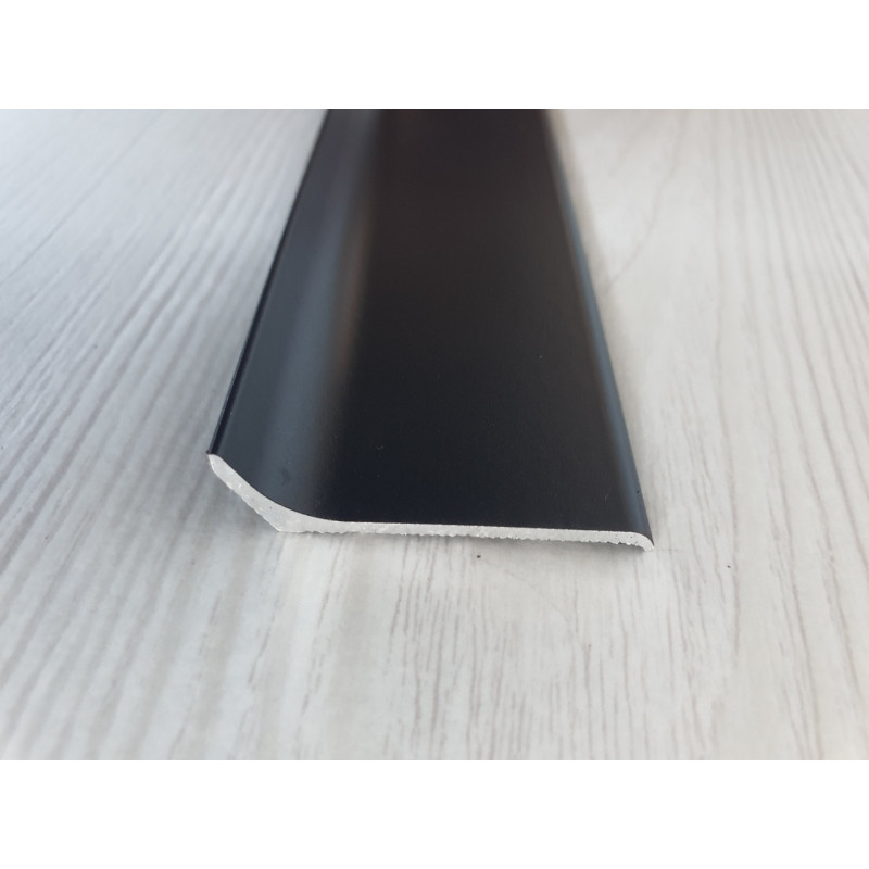 Плінтус алюмінієвий накладений 40 мм чорний (RAL-9005) матовий 2,5 м