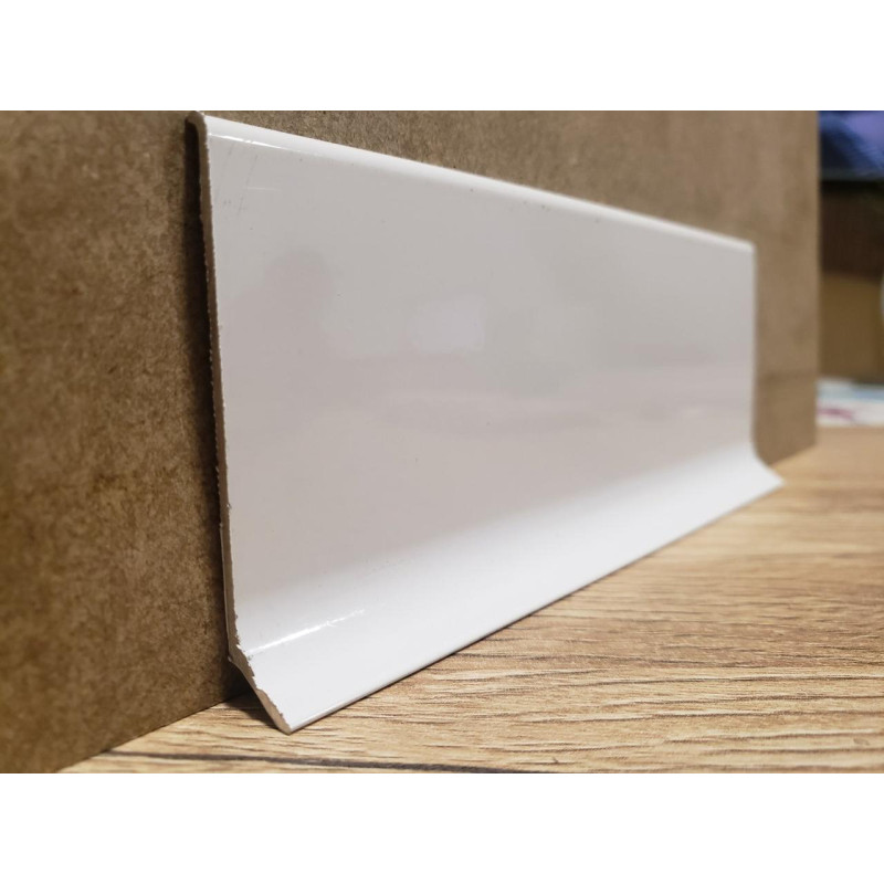 Плінтус алюмінієвий накладений 60 мм білий (RAL-9016) матовий 2.5 м