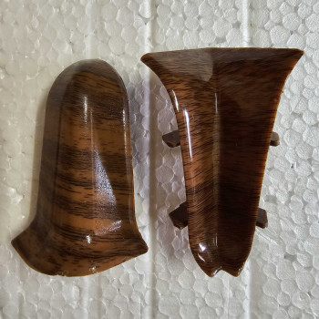 Кут внутрішній до Плінтусу ПВХ Сандалове дерево 135