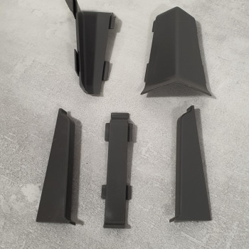 Кут внутрішній до плінтуса ПВХ Grun Holz 70 мм, Титан 820