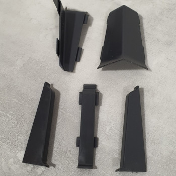 Кут внутрішній до плінтуса ПВХ Grun Holz 70 мм, Антрацит 825