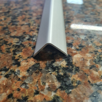 Декоративний алюмінієвий Куточок 15х15х1,0 / 2.71м,  срібло