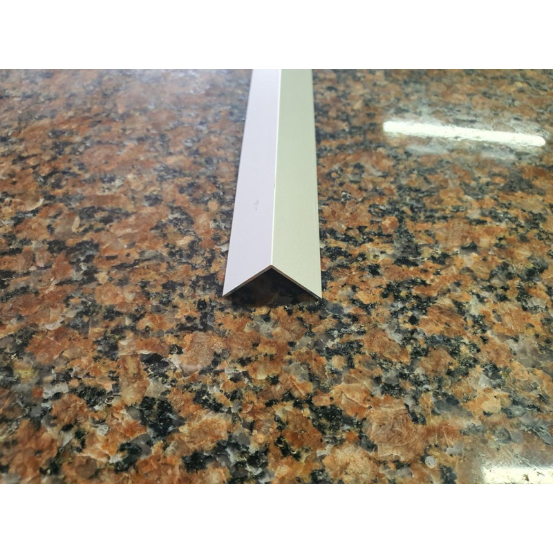 Декоративний алюмінієвий Куточок 20х20х1,0 срібло 2,71м