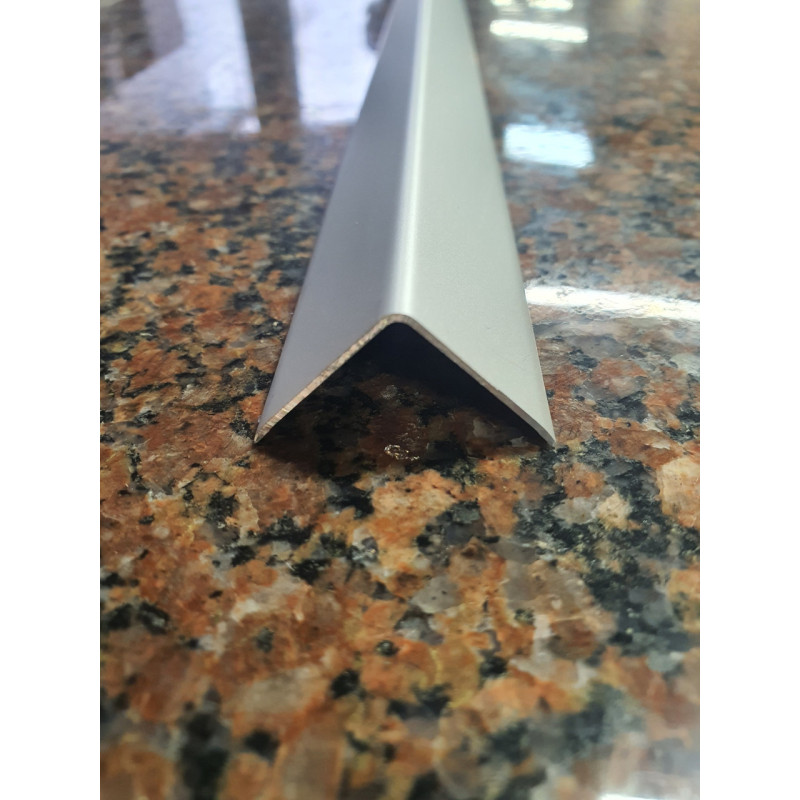 Декоративний алюмінієвий Куточок 30х30х1,0 срібло 2,71м